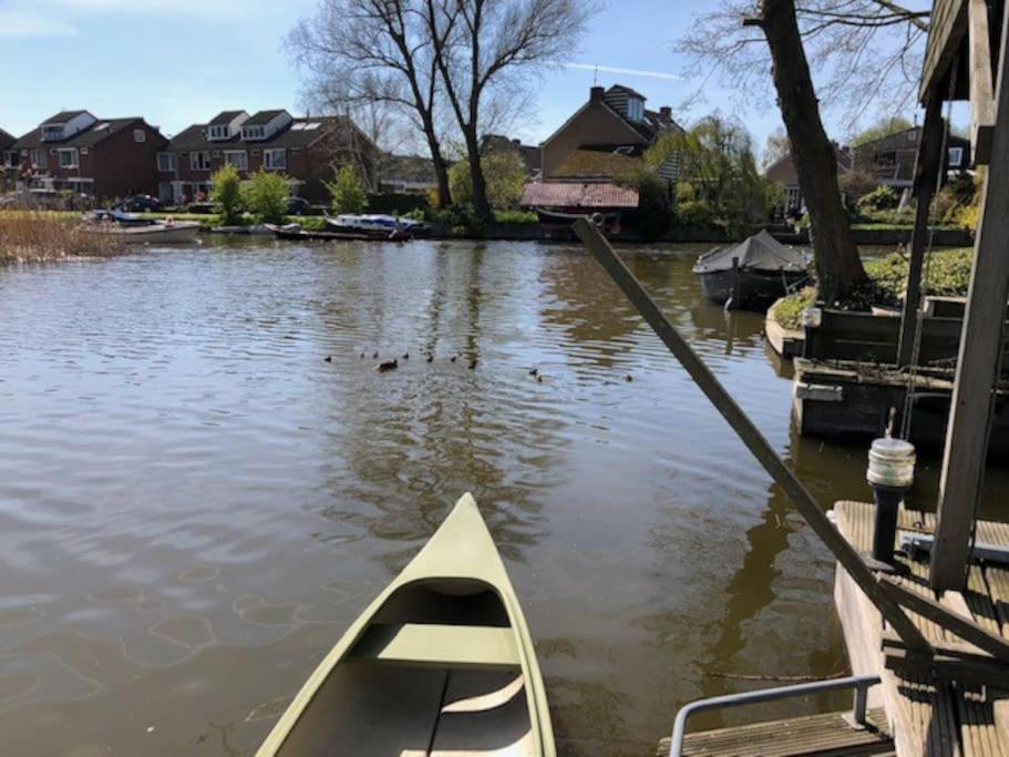 Villa Gezellige Pipo Met Grote Schommel Aan Het Water Medemblik Exterior foto